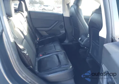 2021 Tesla Model Y Long Range Dual Motor All-Wheel Drive z USA, uszkodzony, nr VIN 5YJYGDEE6MF233902